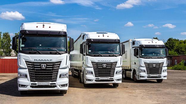 «ГосЛог» возьмет под контроль дальнобойщиков: зачем в России создают единый реестр автоперевозчиков