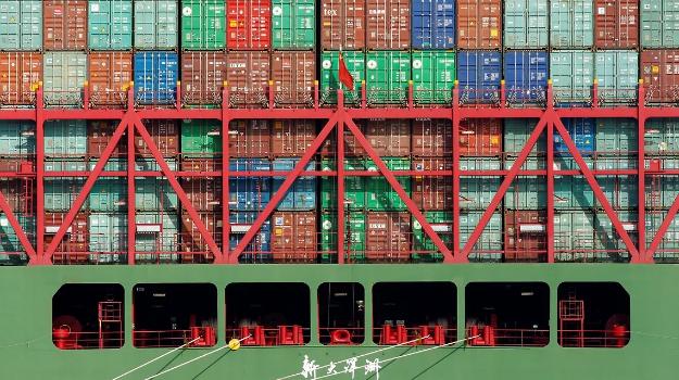 Контейнеры ушли за три моря