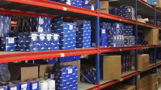 «Некоторые позиции в принципе больше не доступны»: как сейчас поставляют в РФ запчасти европейских брендов