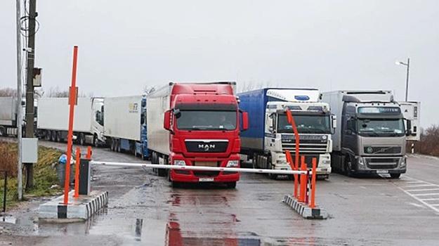 На самом деле в некоторых пунктах пропуска срок таможенного досмотра уже снижен до 10 минут, но время пересечения границы зависит не столько от поручений президента, сколько от действий сопредельной стороны